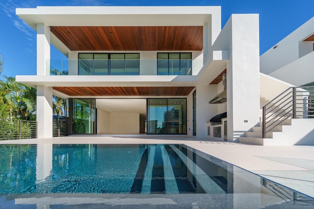 Redefining Luxury Living: Trends in High-End Real Estate