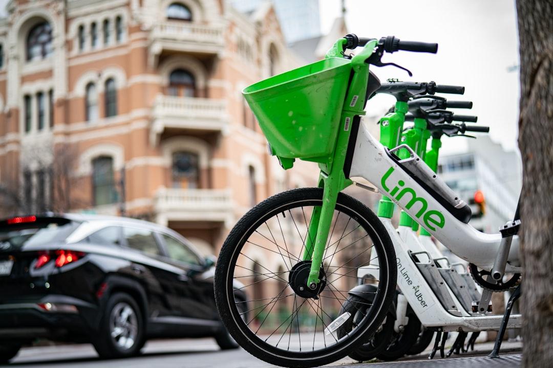 E-Bikes: Leading Green Urban Cargo Commutes