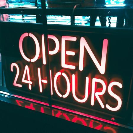 24/7 Convenience Stores & Delivery: Meeting Modern Needs