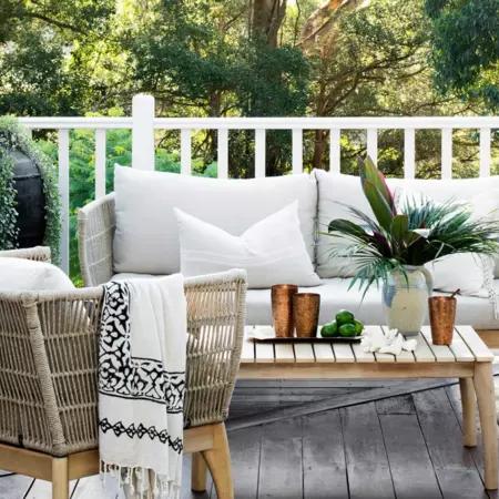 Transform Your Balcony with Plush Seating: Cozy Outdoor Tips